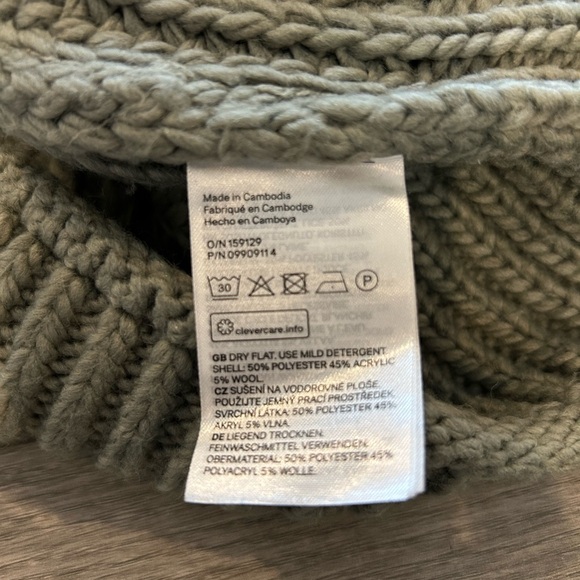 H&M Olive Green Chunky Knit Turtleneck Sweater - Picture 6 of 6